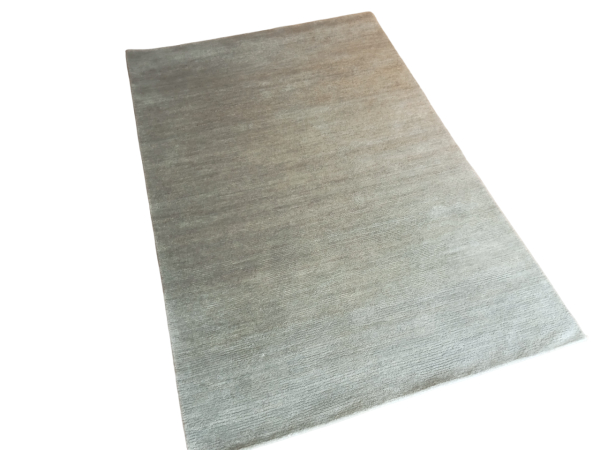 Handmade Nepali Woolen Carpet - Premium Silver Plain Rug (60 Knots) - 4.10 x 5.94 Ft (125x181 Cm) - Image 2