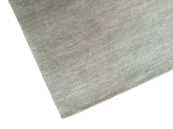 Handmade Nepali Woolen Carpet - Premium Silver Plain Rug (60 Knots) - 4.10 x 5.94 Ft (125x181 Cm) - Image 4