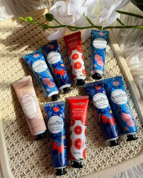 1 Piece Hand Cream 30 Gram - Your Favorite Flavor (Pocket Hand Cream For Unisex)