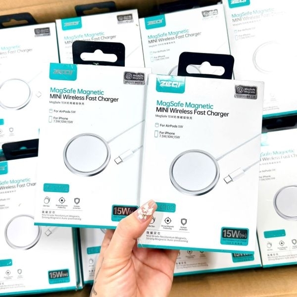 25W & 15W Magnetic Wireless Charger Pad - Image 3