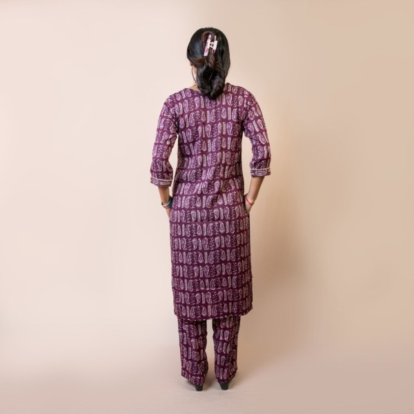 Bisesh Creation Purple V-neck Lace Dhari Floral Printed Straight Kurta Pant Co-ord Set For Women - Image 3