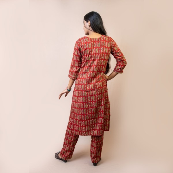 Bisesh Creation Red V-neck Lace Dhari Floral Printed Straight Kurta Pant Co-ord Set For Women - Image 3
