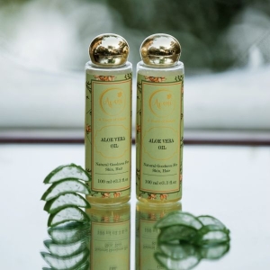 Avani  100% Natural  Aloe Vera Oil for Skin Care, Acne Scars, Hair Care, Moisturizer & Dark Circles, 100 ml