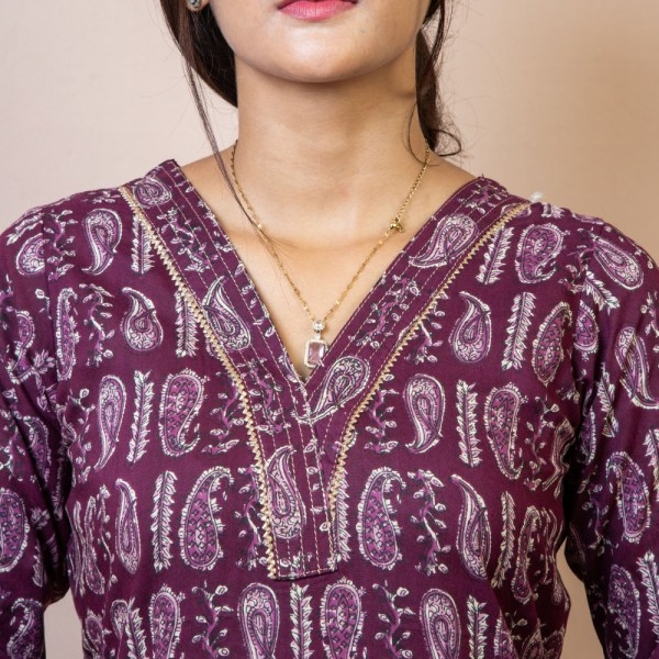 Bisesh Creation Purple V-neck Lace Dhari Floral Printed Straight Kurta Pant Co-ord Set For Women - Image 2