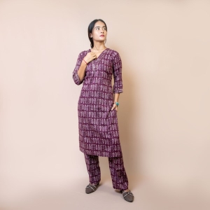 Bisesh Creation Purple V-neck Lace Dhari Floral Printed Straight Kurta Pant Co-ord Set For Women