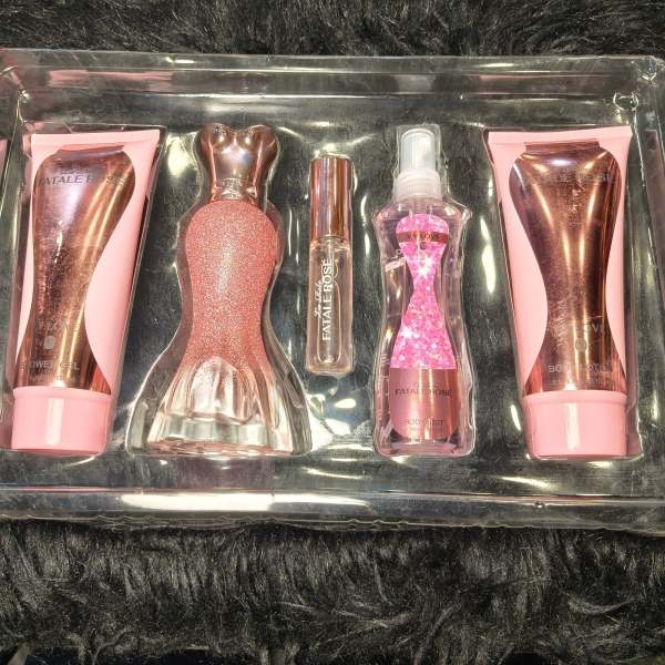 V.V Love 5Pcs Self Care Gift Set Totalling 510ml - Image 4