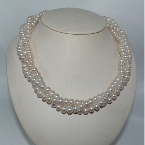 Pearl Beaded Layer Choker