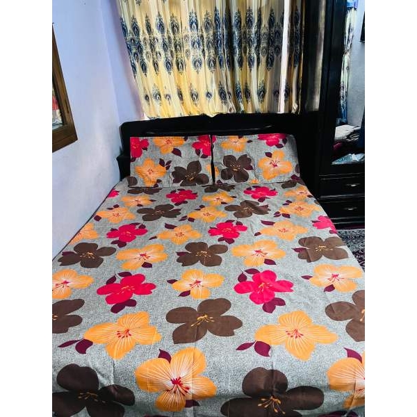 Big Flower Printed Korean King Size Bedsheet With Two Pillow Covers - Image 4