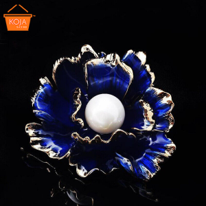 KOJA Korean Stylish Floral Shape Jewellery Golden Plated Brooches for Women 5