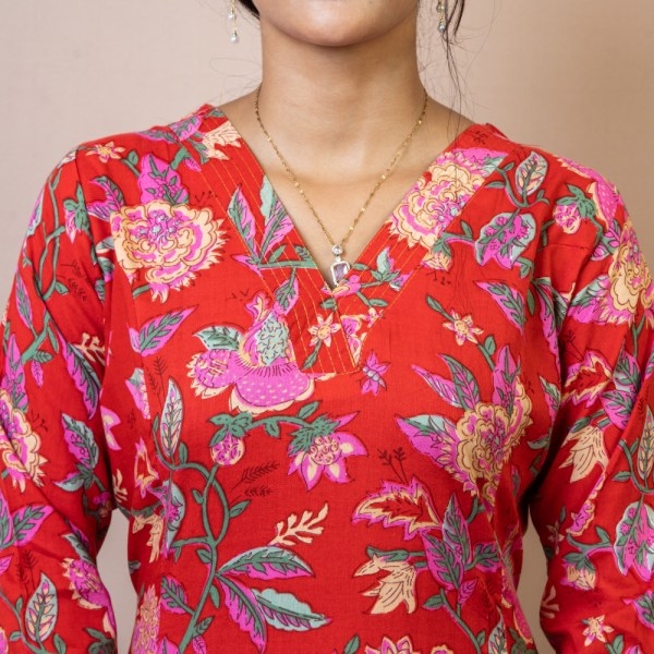 Bisesh Creation Red V-neck Jari Dhari Floral Printed Straight Kurta Pant Co-ord Set For Women - Image 2