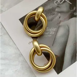 KOJA Korean Elegant Design Stud Shape Earrings 5