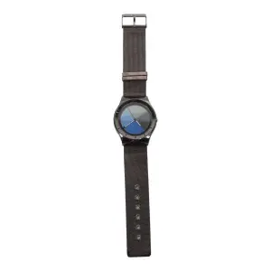Blue And Black Color Unisex Dial Stainless Steel Metal Strap Watch