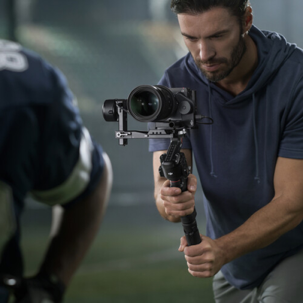 DJI RS 4 Gimbal Stabilizer Combo - Image 4