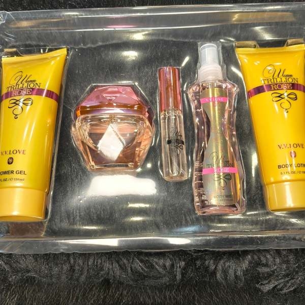 V.V Love 5Pcs Self Care Gift Set Totalling 510ml - Image 3