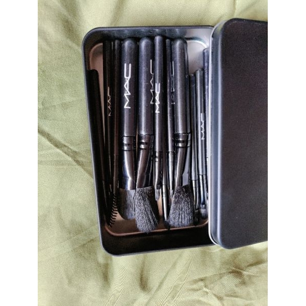 Foundation Luxury Black Makeup Brush Set Of 12 Pieces With Storage Box - Image 2