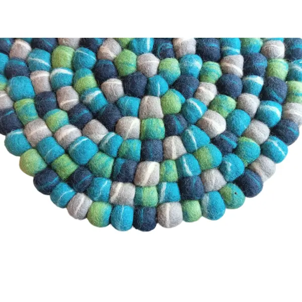 Green Taidai 30cm Round Felt Ball Mat - Image 3