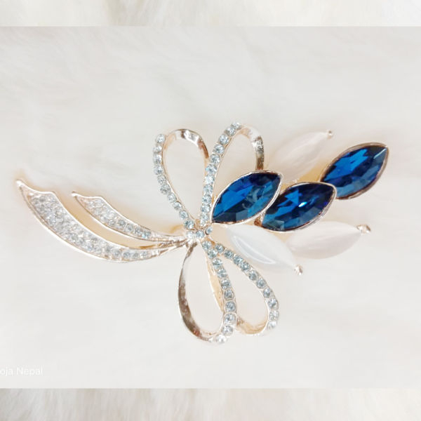 KOJA Korean Stylish Floral Shape Jewellery Golden Plated Brooch for Women - Image 2