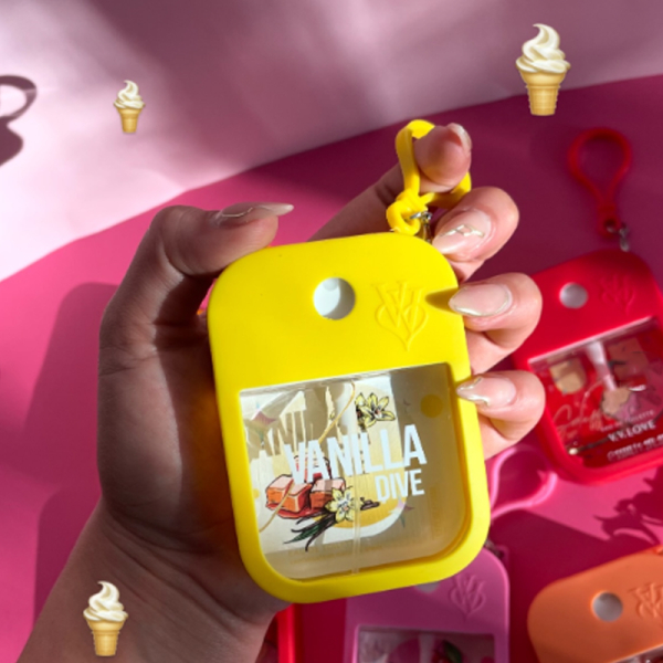 KOJA V.V Love Perfume in the shape of a card + keychain case 35ml - Image 3