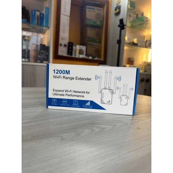 Lumera 1200Mbps Dual Band WiFi Range Extender | 2.4GHz & 5GHz | 4 High-Gain Antennas | Universal WiFi Repeater - Image 2