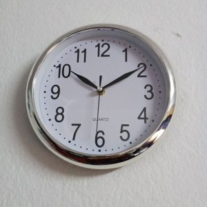 Metal Round Wall Clock/ Quartz Silent Sweep Movement Home