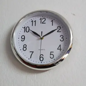 Metal Round Wall Clock/ Quartz Silent Sweep Movement Home