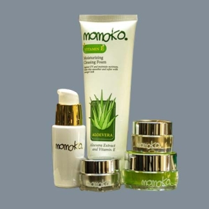 MOMOKO CREAM SET reduces wrinkles
