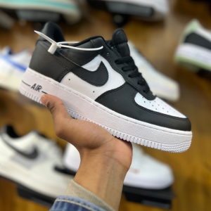 Nike Air Jordan 1 (Black White)