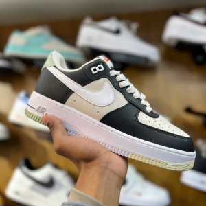 Nike Air Jordan 1 (Cream Black White)