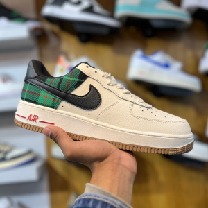 Nike Air Jordan 1 (Green Black and White)