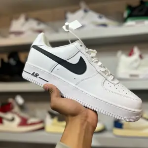 Nike Air Jordan 1 (White)