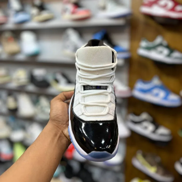 Nike Air Jordan 11 BLACK CONCORD - Image 2