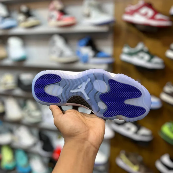 Nike Air Jordan 11 BLACK CONCORD - Image 4