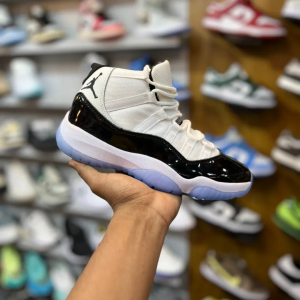 Nike Air Jordan 11 BLACK CONCORD