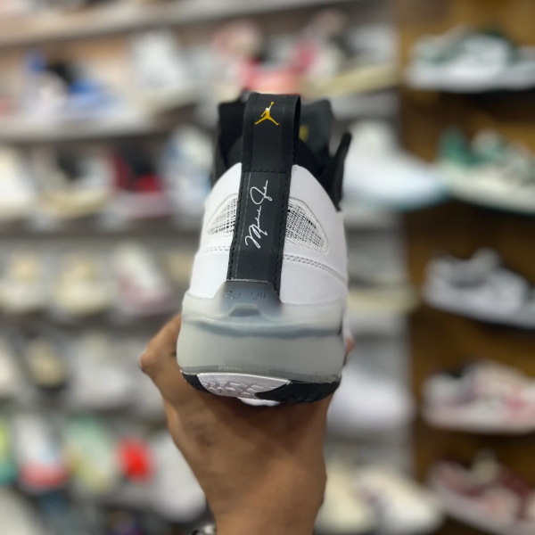 Nike Jordan 37 OREO - Image 3