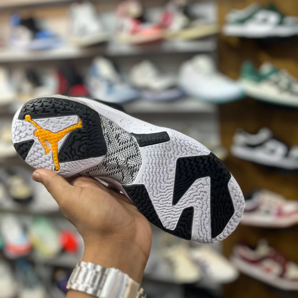 Nike Jordan 37 OREO - Image 4