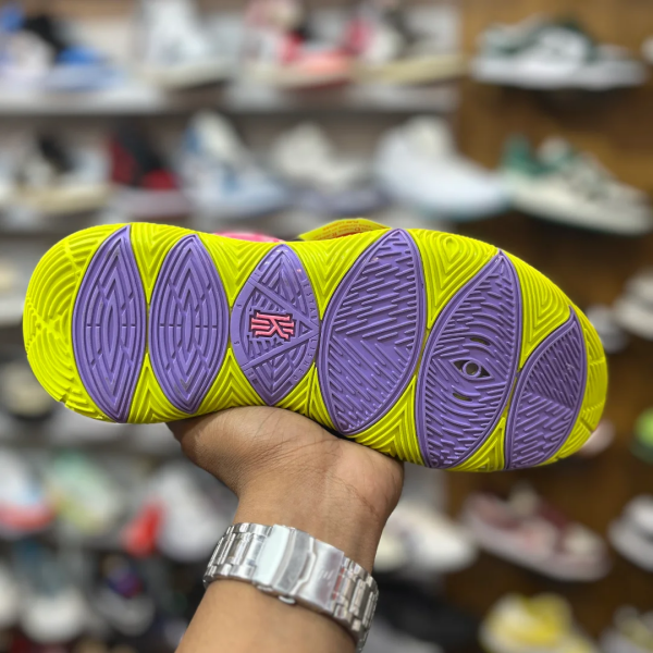 Nike KYRIE (Spongebob Patrick Star) - Image 4