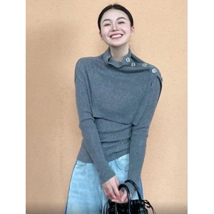 Sweater With Extra High Neck Bottom Panchu Outer