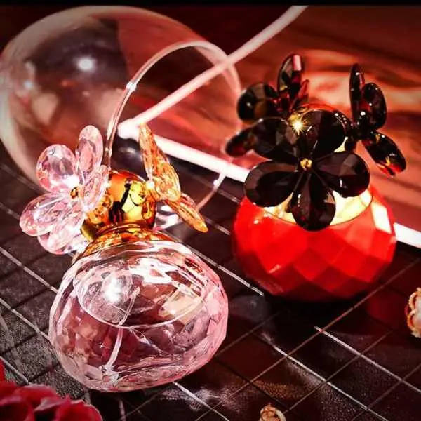 WARMKISS Clover Women's Floral Fallen Leaves Perfume 60ml - Image 3